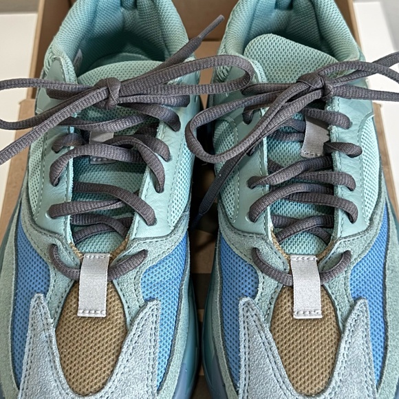 Yeezy Boost 700 Originals - Picture 7 of 9